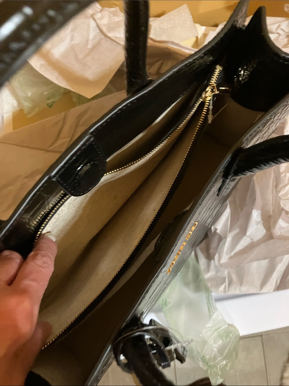 Michael Kors Scarlett MD EW Satchel Black Croc-Embossed Leather - Picture 6 of 8